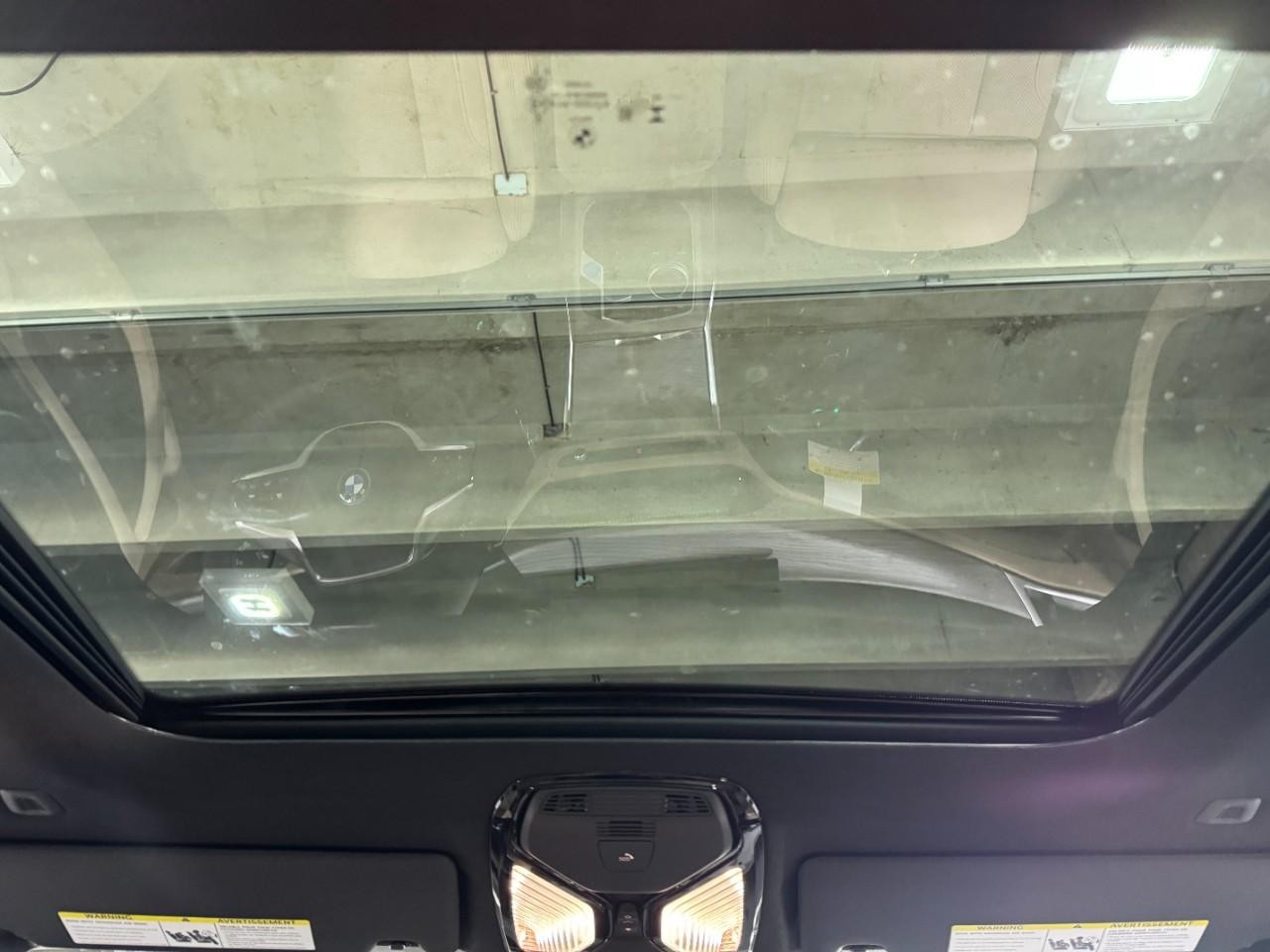 BMW i4 Vehicle Full-screen Gallery Image 12