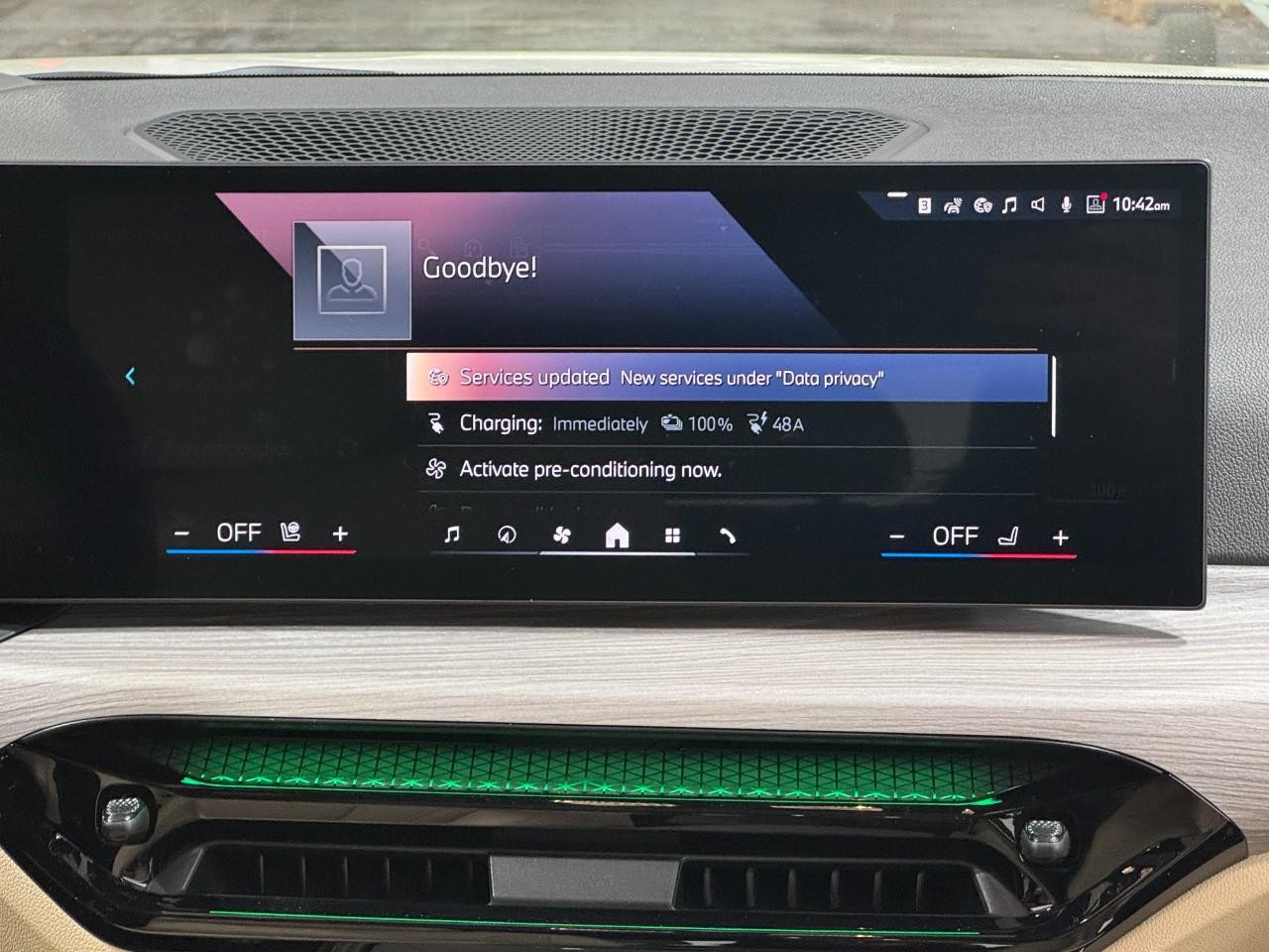 BMW i4 Vehicle Full-screen Gallery Image 15