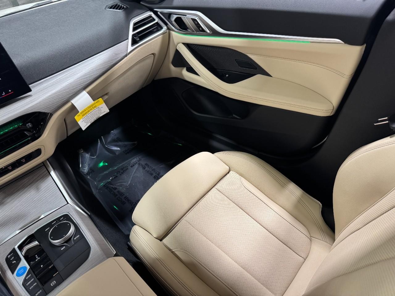 BMW i4 Vehicle Full-screen Gallery Image 17