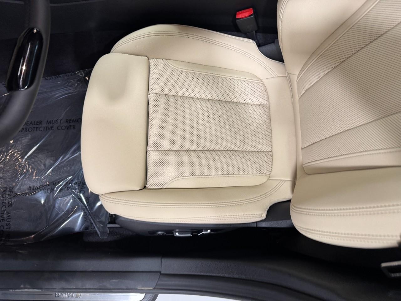 BMW i4 Vehicle Full-screen Gallery Image 28