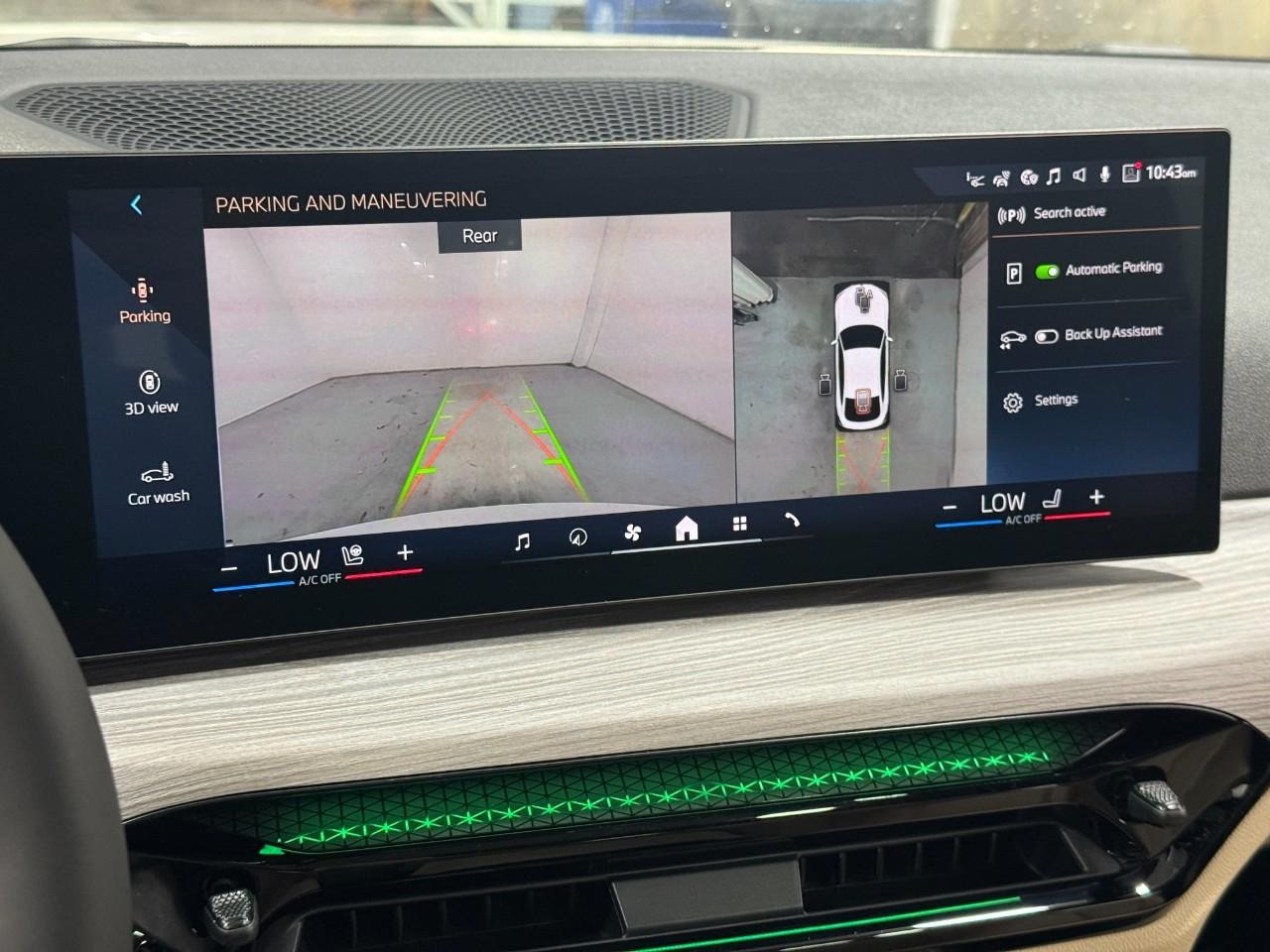 BMW i4 Vehicle Full-screen Gallery Image 34