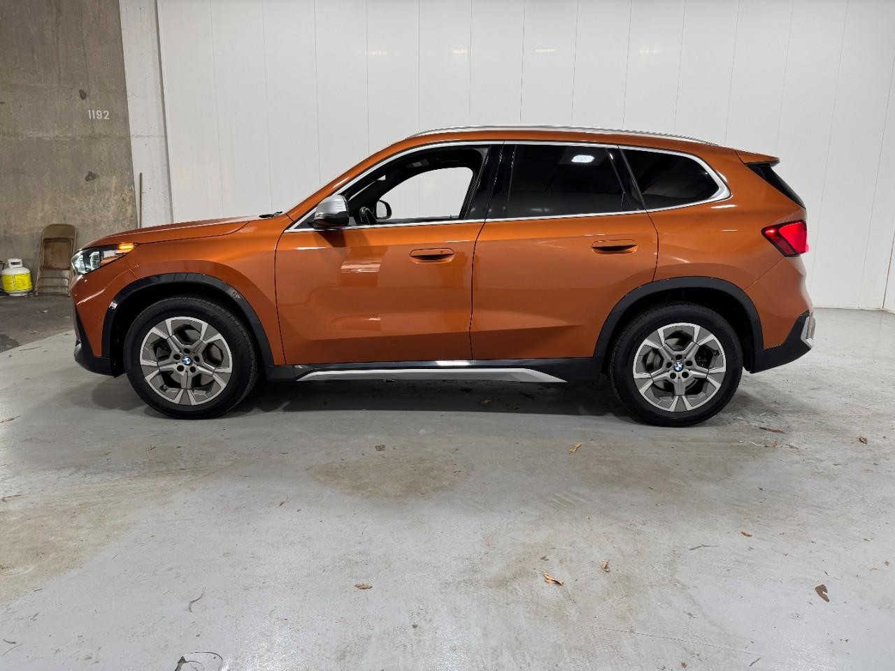 BMW X1 Vehicle Full-screen Gallery Image 2