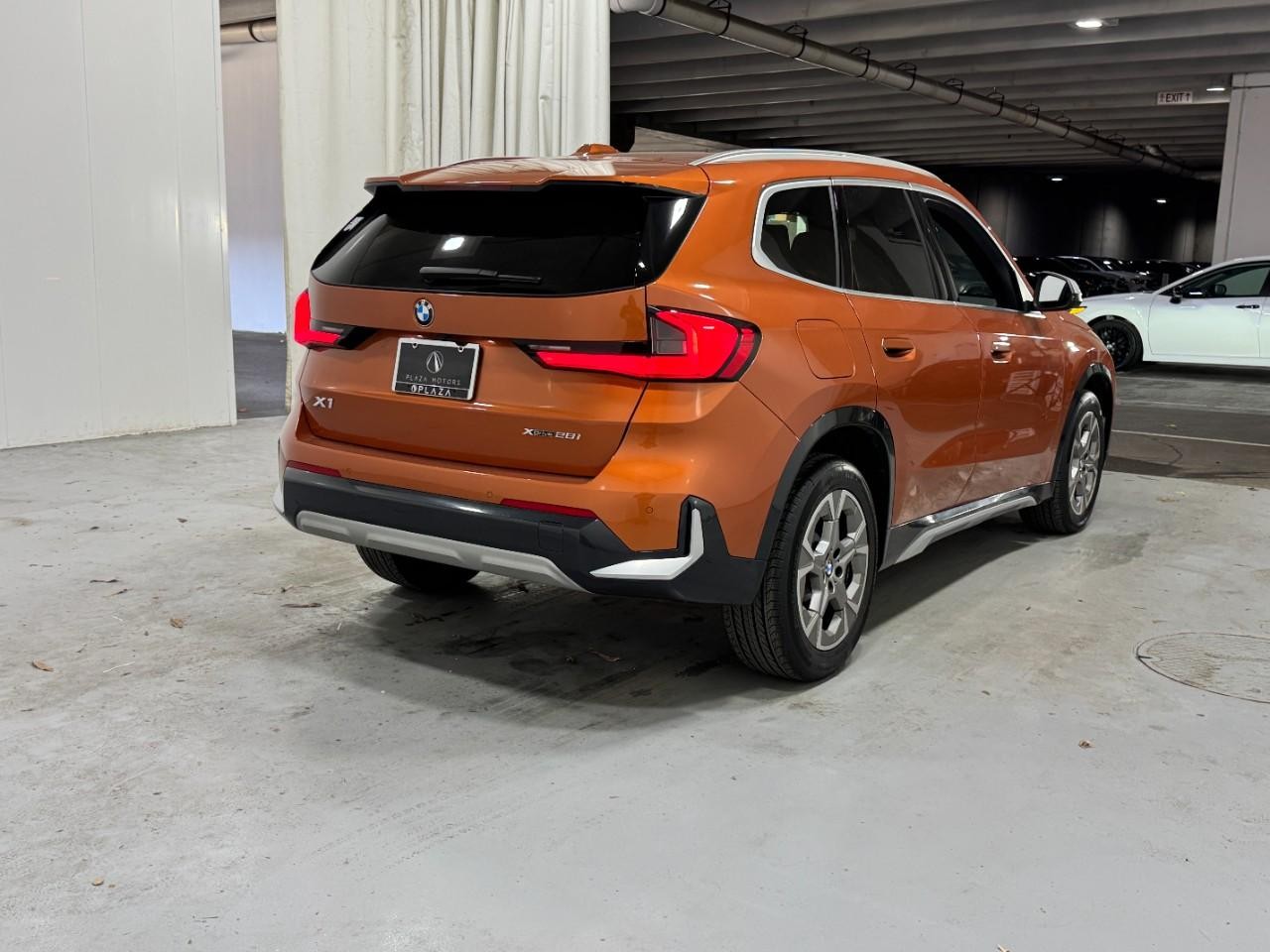 BMW X1 Vehicle Full-screen Gallery Image 4