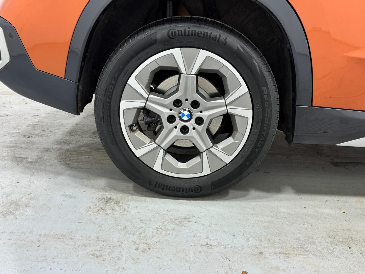 BMW X1 Vehicle Full-screen Gallery Image 5