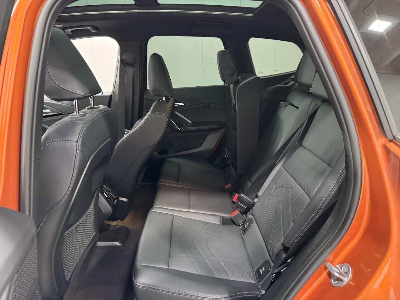 BMW X1 Vehicle Full-screen Gallery Image 8