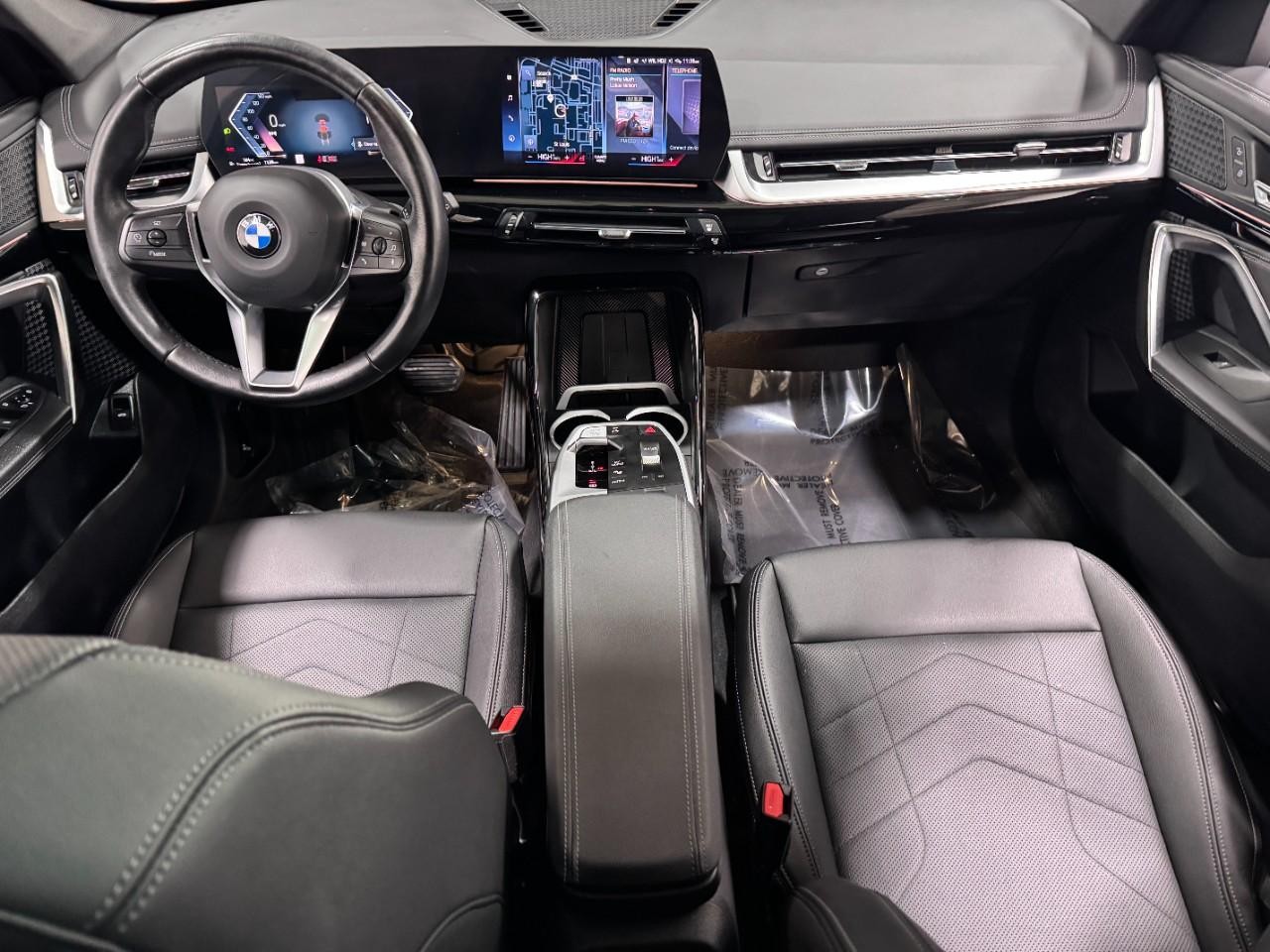 BMW X1 Vehicle Full-screen Gallery Image 12