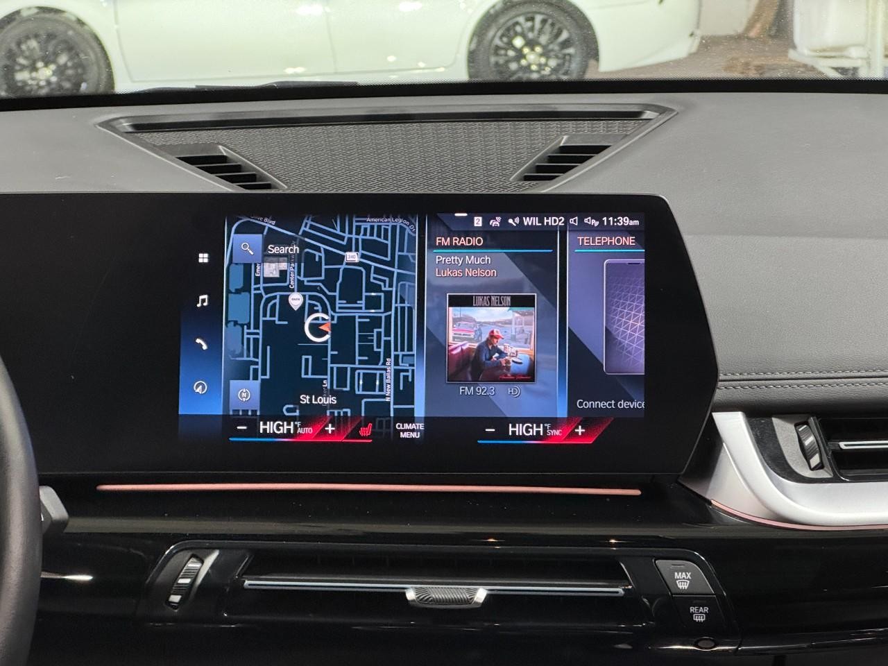 BMW X1 Vehicle Full-screen Gallery Image 14