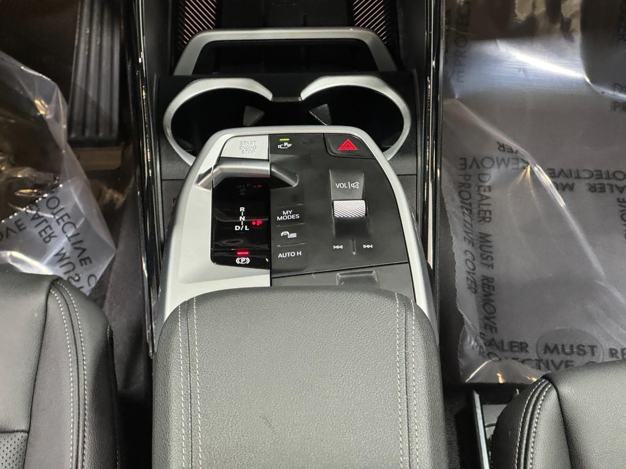 BMW X1 Vehicle Full-screen Gallery Image 15