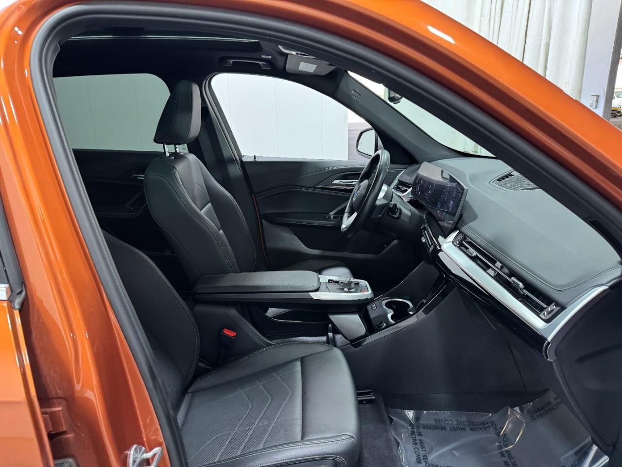 BMW X1 Vehicle Full-screen Gallery Image 17