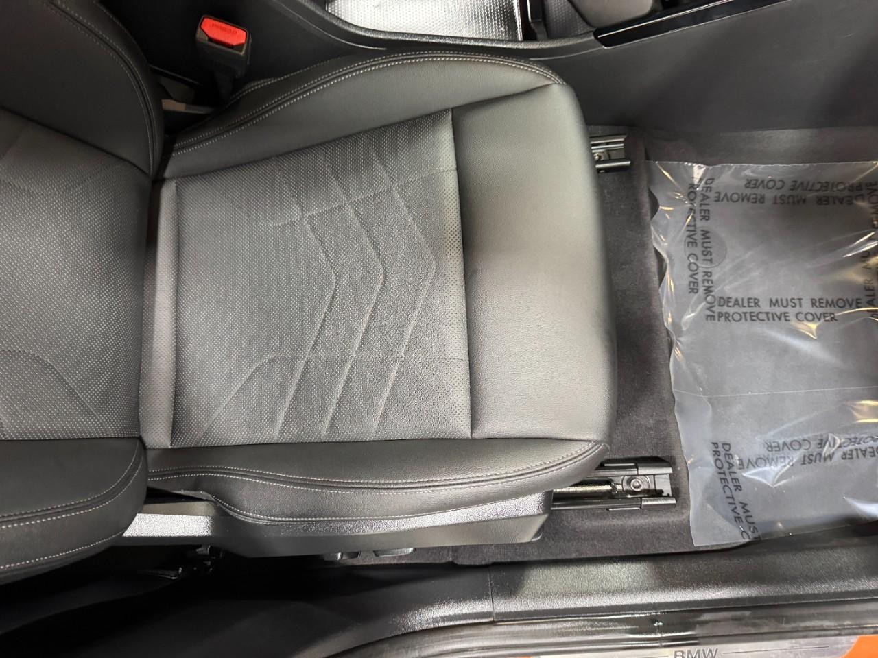 BMW X1 Vehicle Full-screen Gallery Image 18