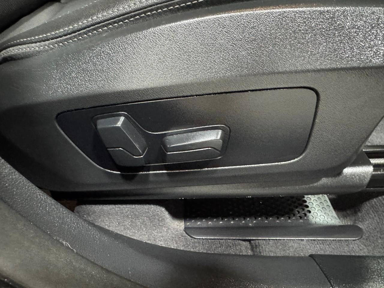 BMW X1 Vehicle Full-screen Gallery Image 19