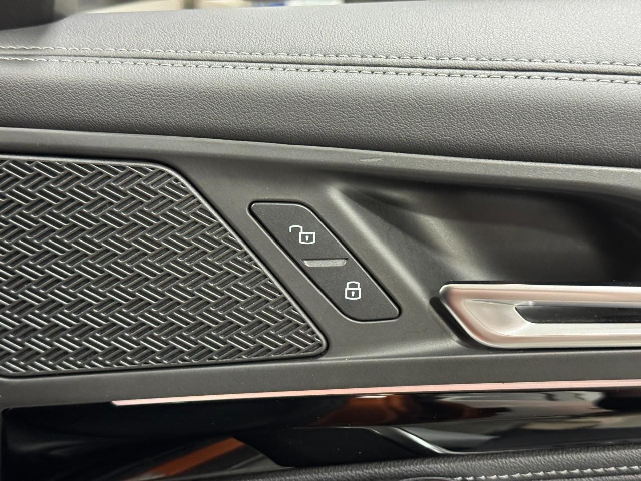 BMW X1 Vehicle Full-screen Gallery Image 20