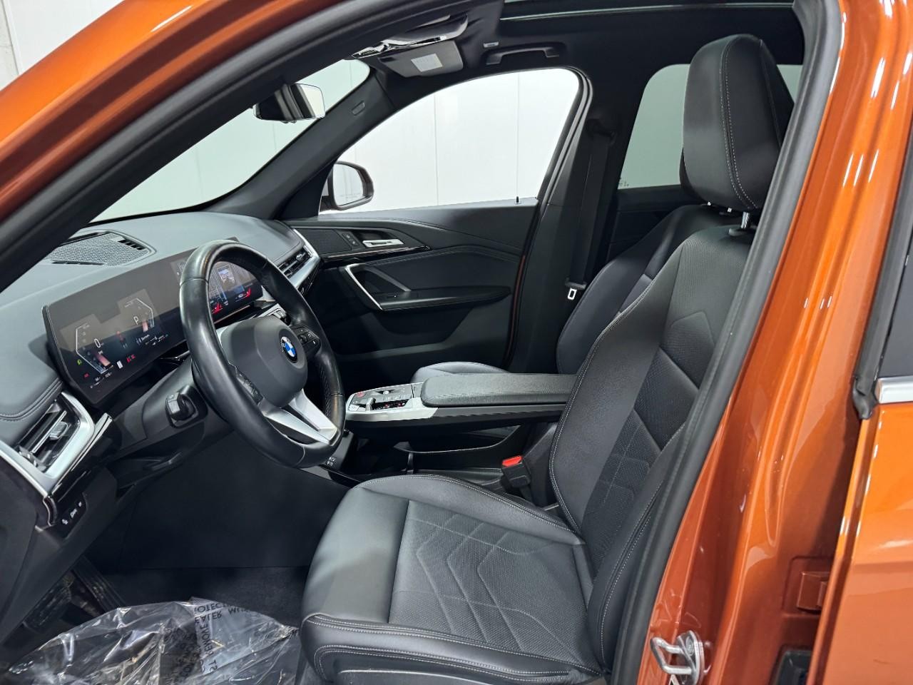 BMW X1 Vehicle Full-screen Gallery Image 25