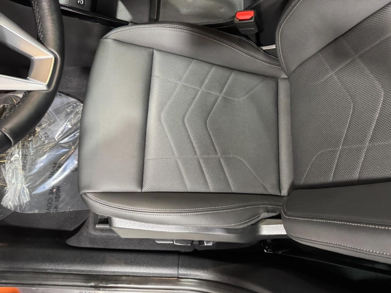 BMW X1 Vehicle Full-screen Gallery Image 26