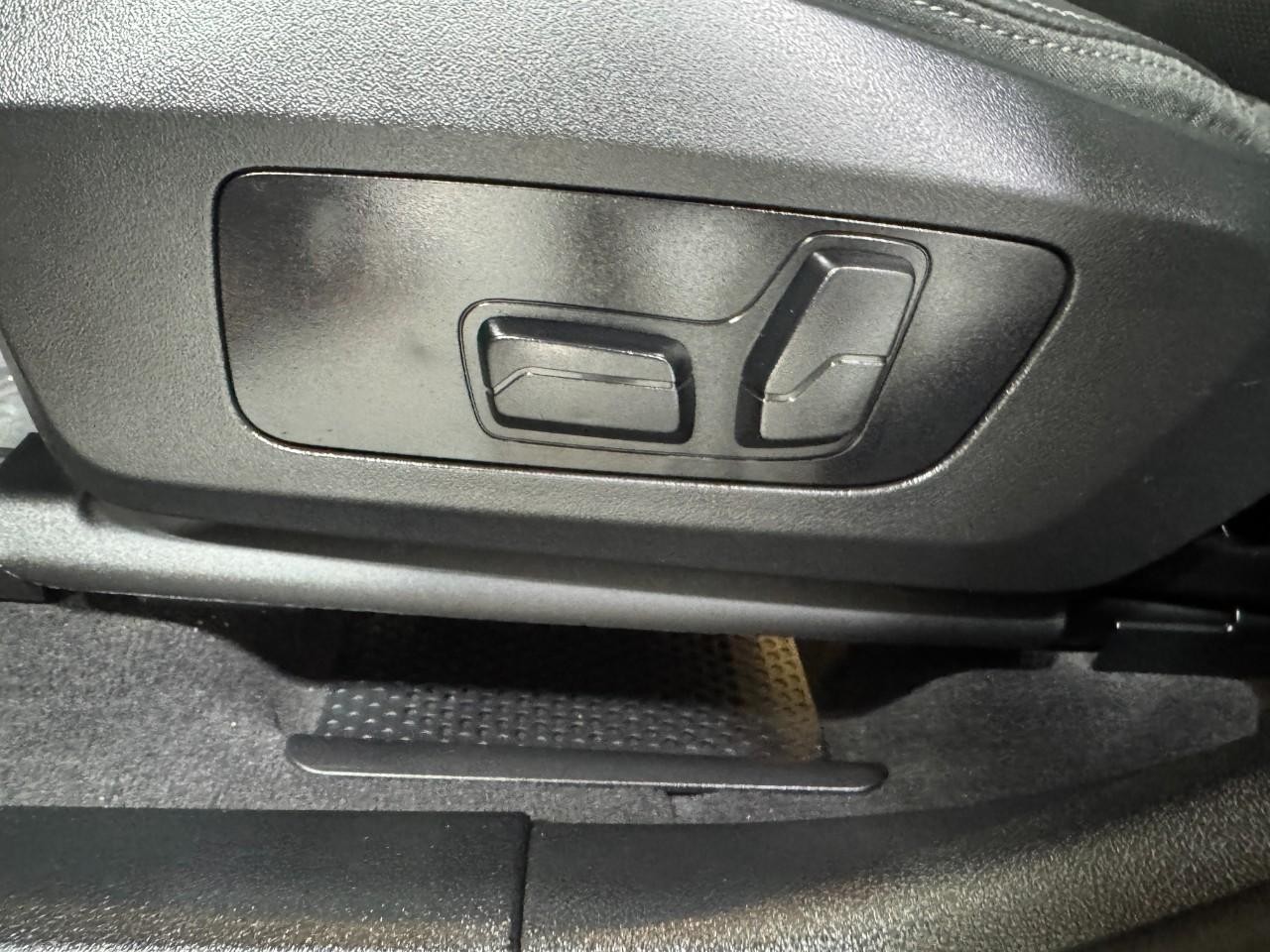 BMW X1 Vehicle Full-screen Gallery Image 27