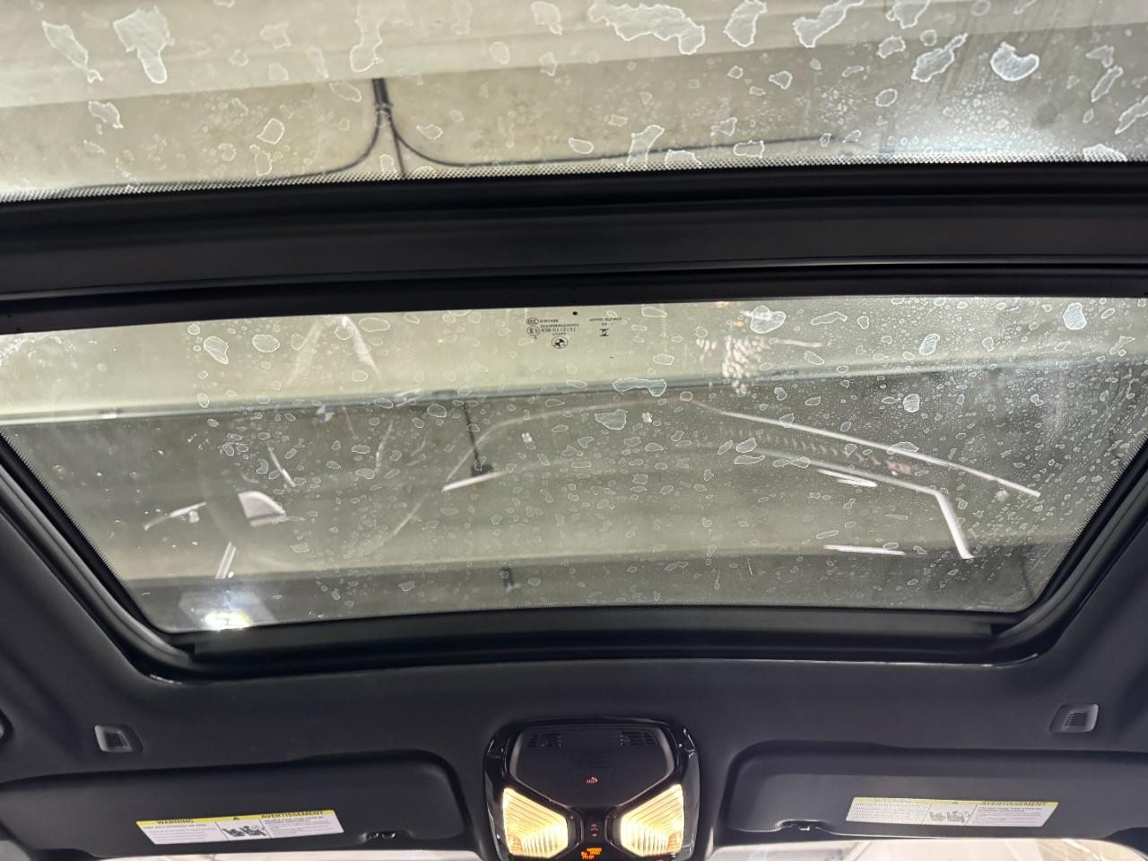 BMW X5 Vehicle Full-screen Gallery Image 12