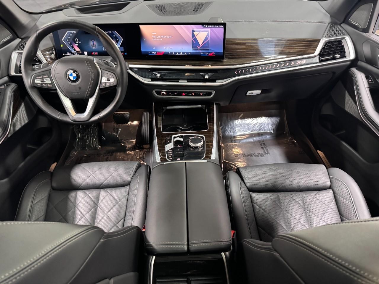 BMW X5 Vehicle Full-screen Gallery Image 13