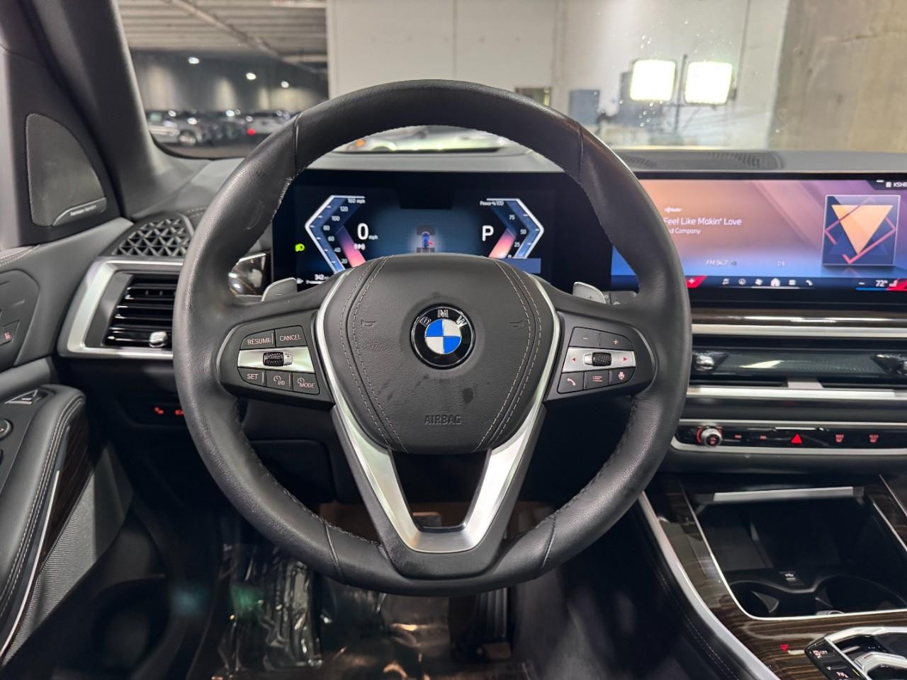 BMW X5 Vehicle Full-screen Gallery Image 14