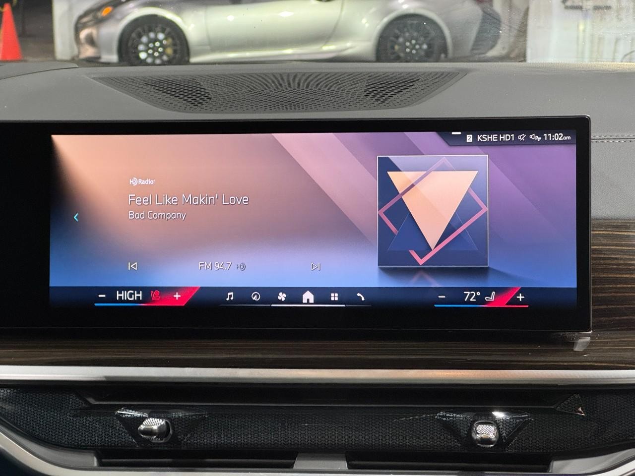 BMW X5 Vehicle Full-screen Gallery Image 15