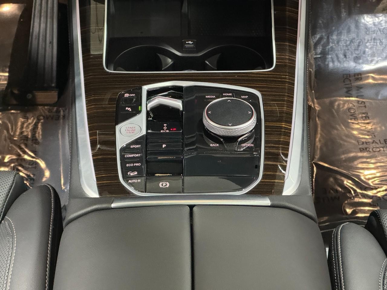 BMW X5 Vehicle Full-screen Gallery Image 16