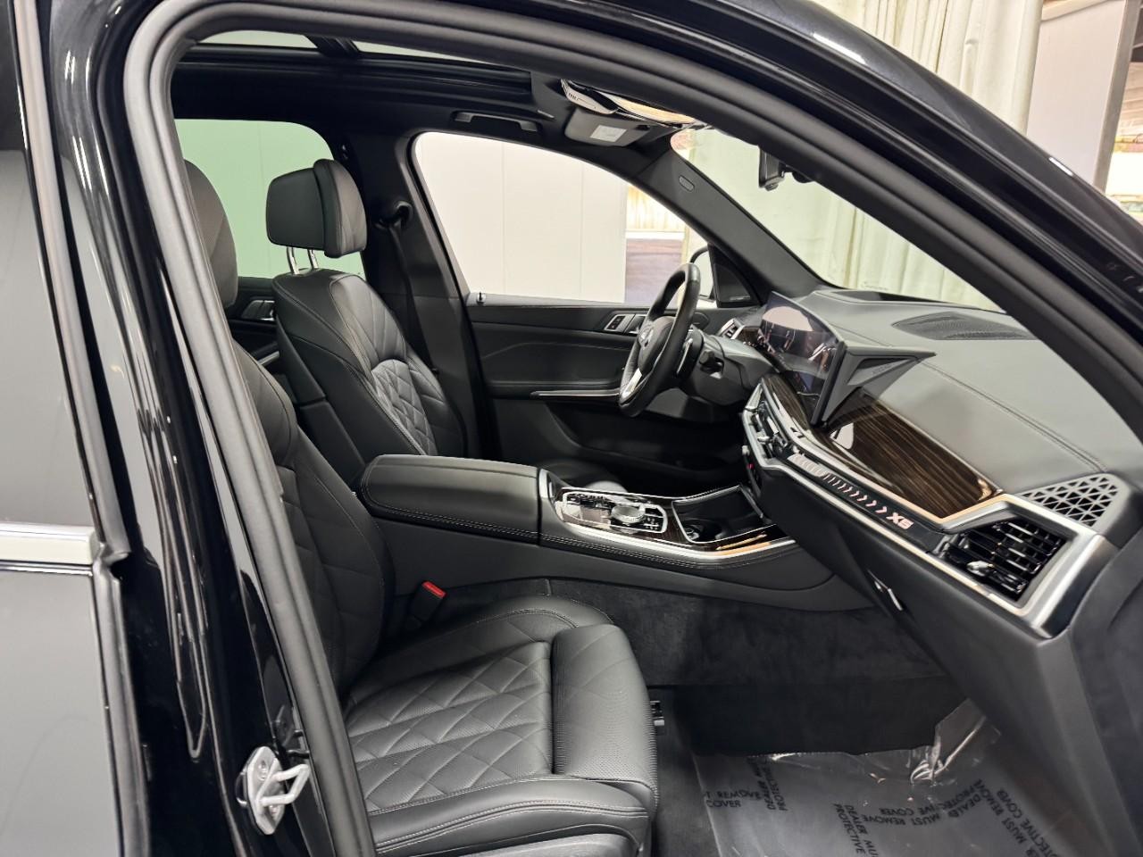 BMW X5 Vehicle Full-screen Gallery Image 18