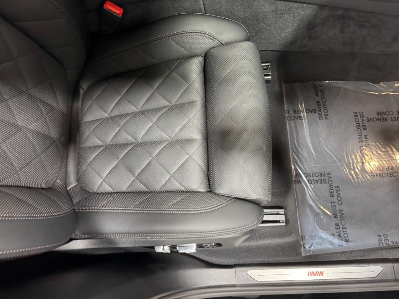 BMW X5 Vehicle Full-screen Gallery Image 19