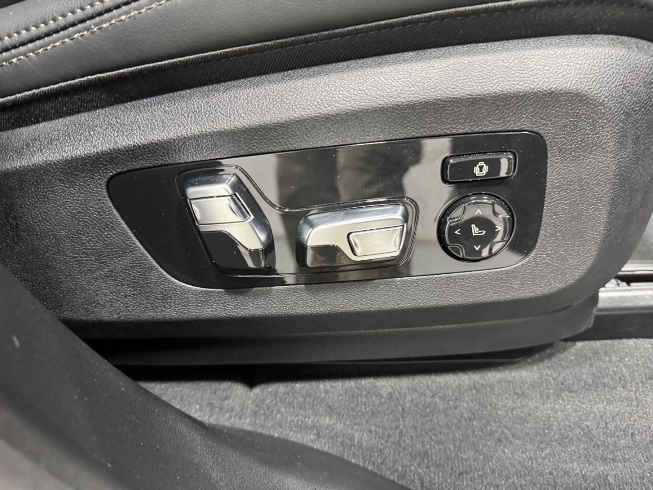 BMW X5 Vehicle Full-screen Gallery Image 20