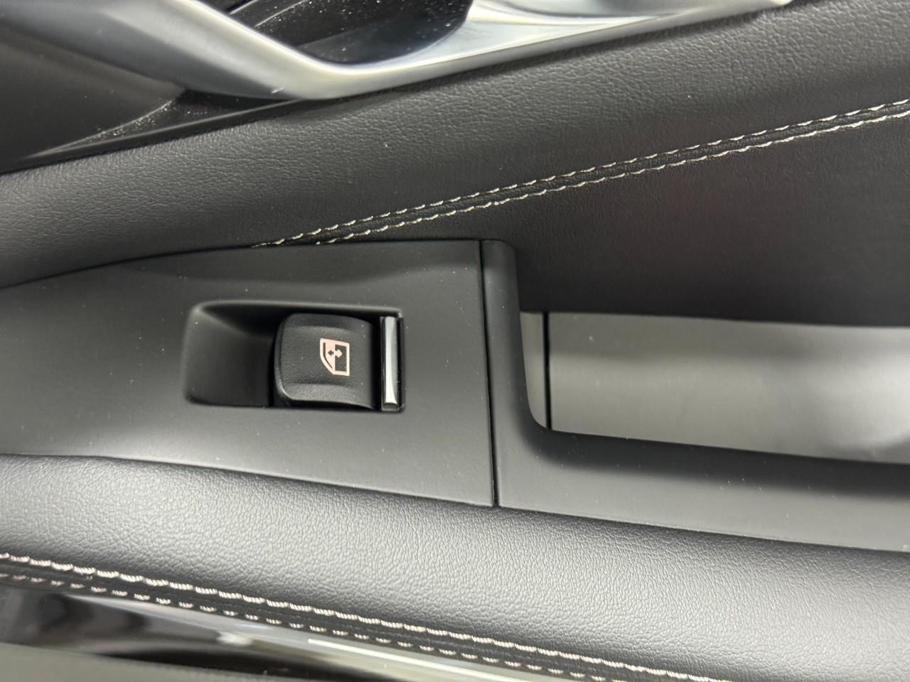 BMW X5 Vehicle Full-screen Gallery Image 22