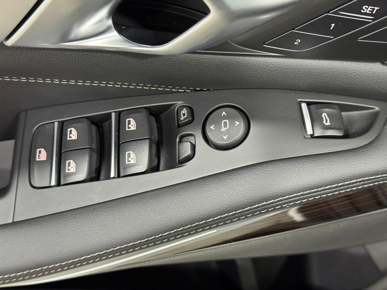 BMW X5 Vehicle Full-screen Gallery Image 26