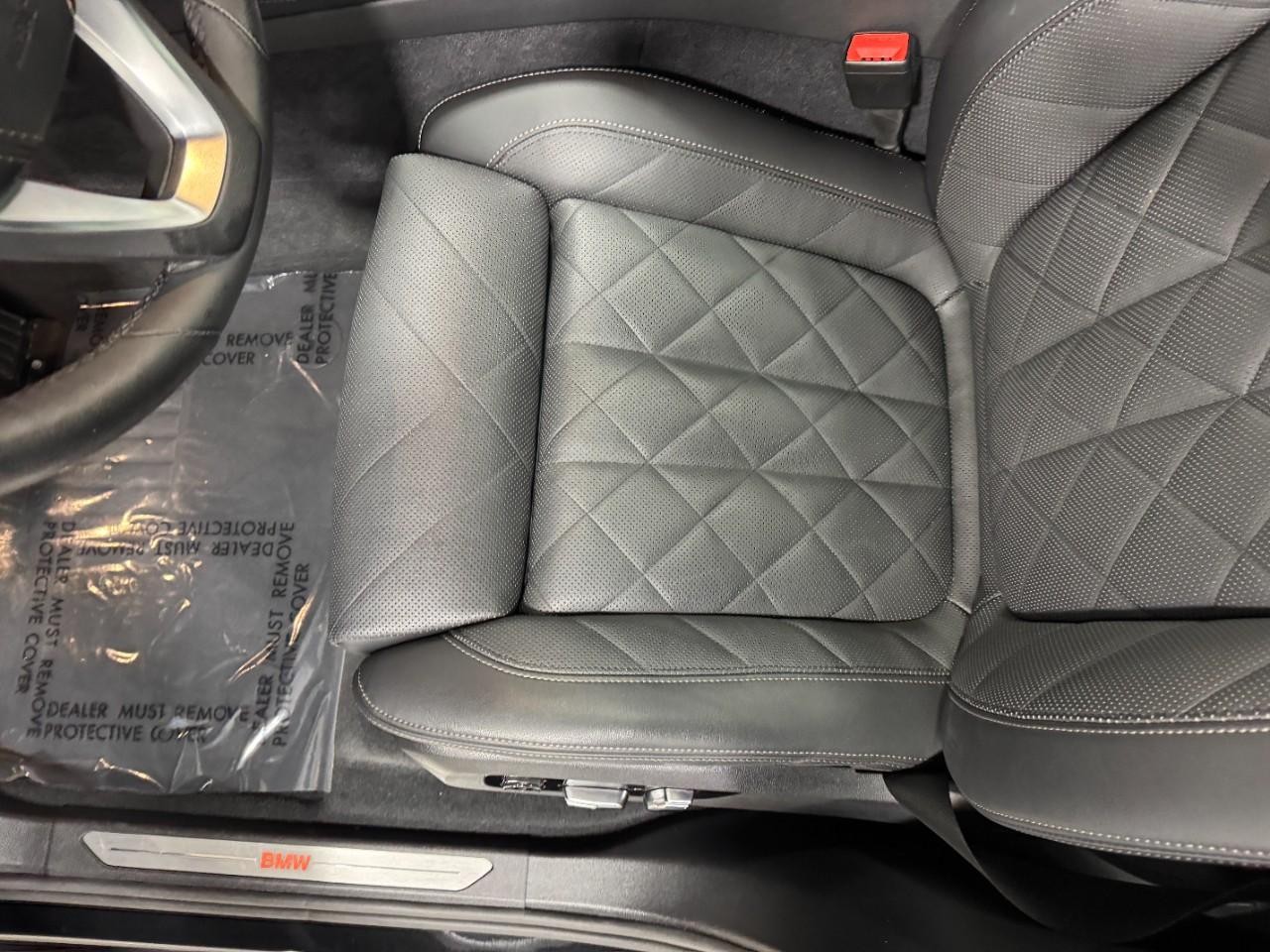 BMW X5 Vehicle Full-screen Gallery Image 28