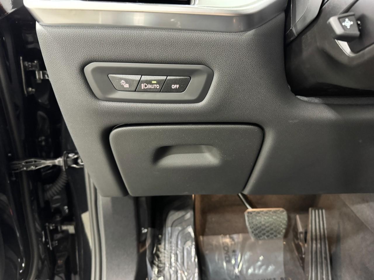 BMW X5 Vehicle Full-screen Gallery Image 30