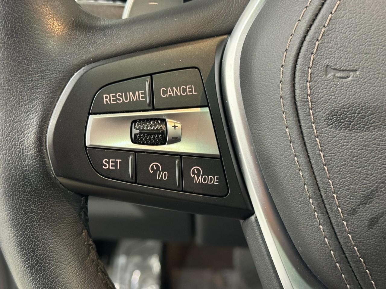 BMW X5 Vehicle Full-screen Gallery Image 31