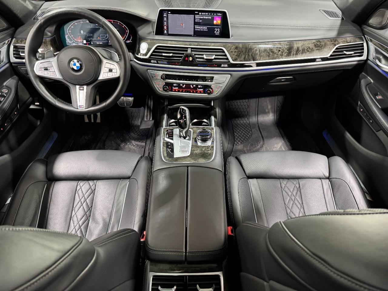 BMW 7 Series Vehicle Full-screen Gallery Image 13