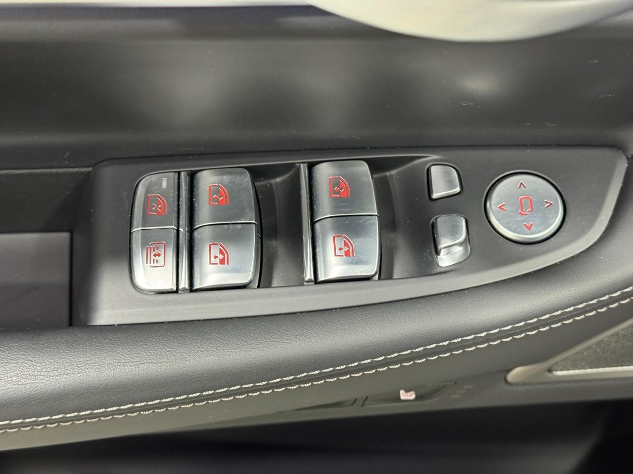 BMW 7 Series Vehicle Full-screen Gallery Image 27