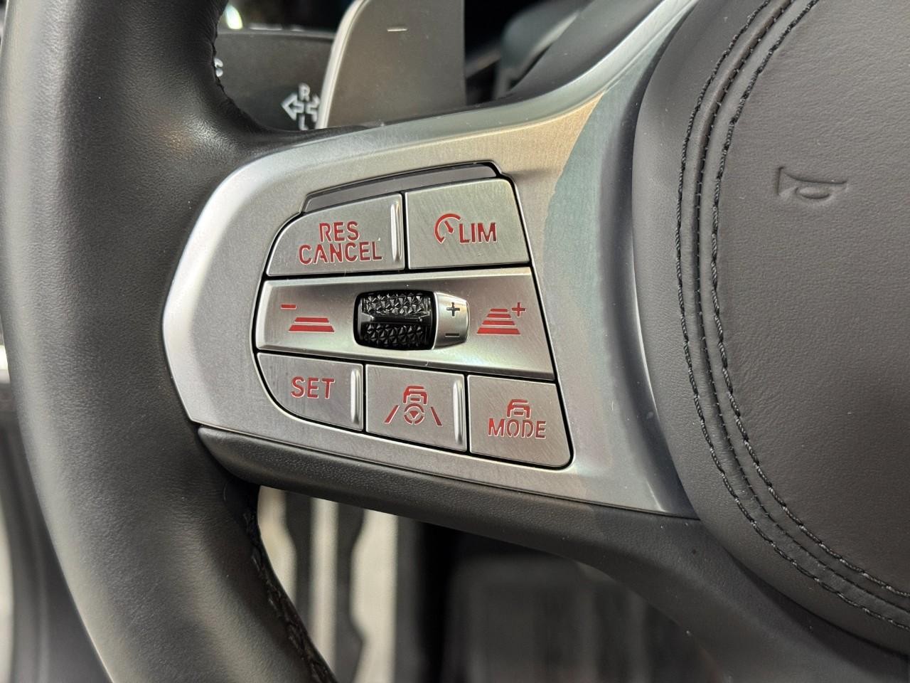 BMW 7 Series Vehicle Full-screen Gallery Image 34