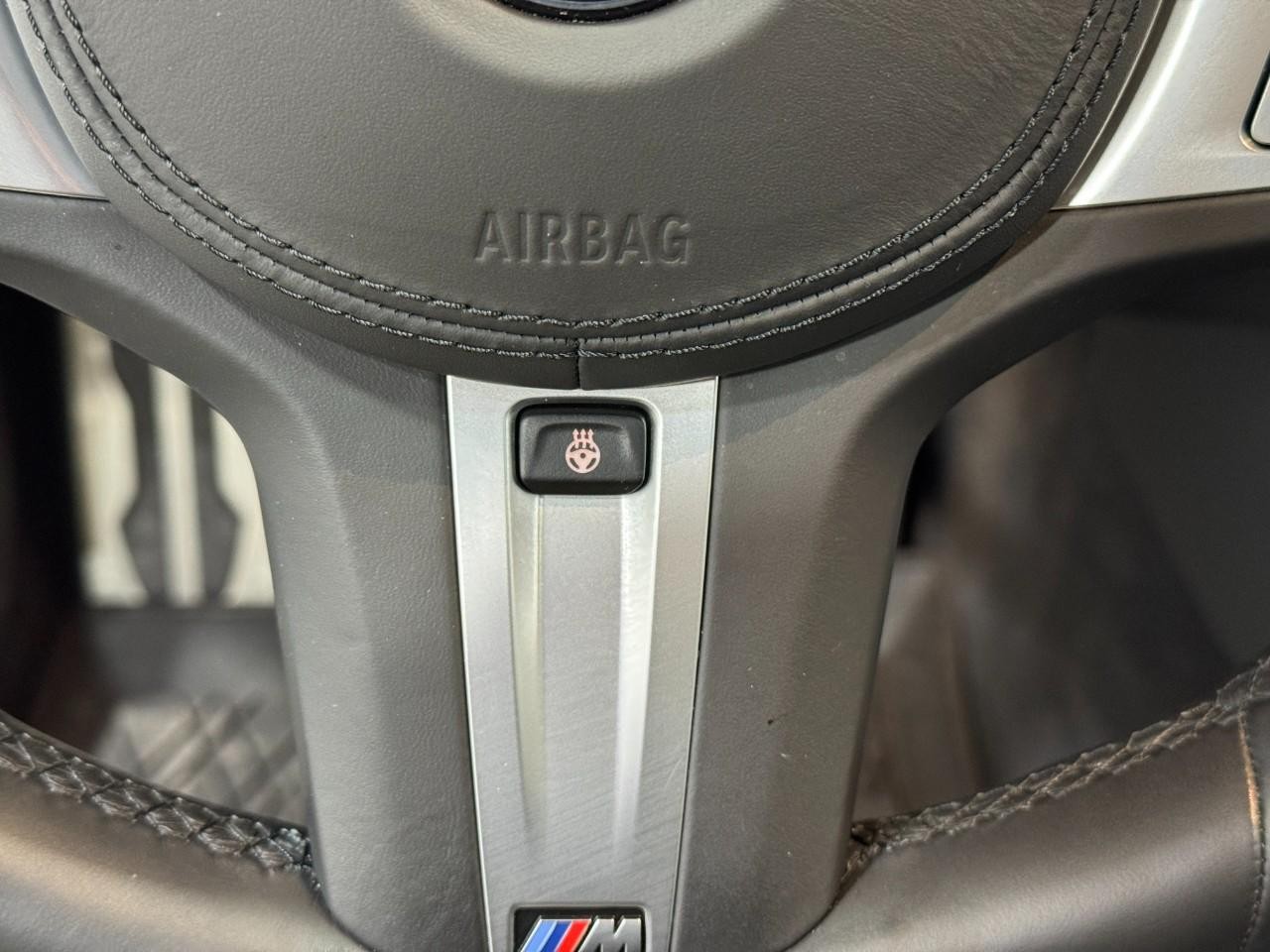 BMW 7 Series Vehicle Full-screen Gallery Image 36