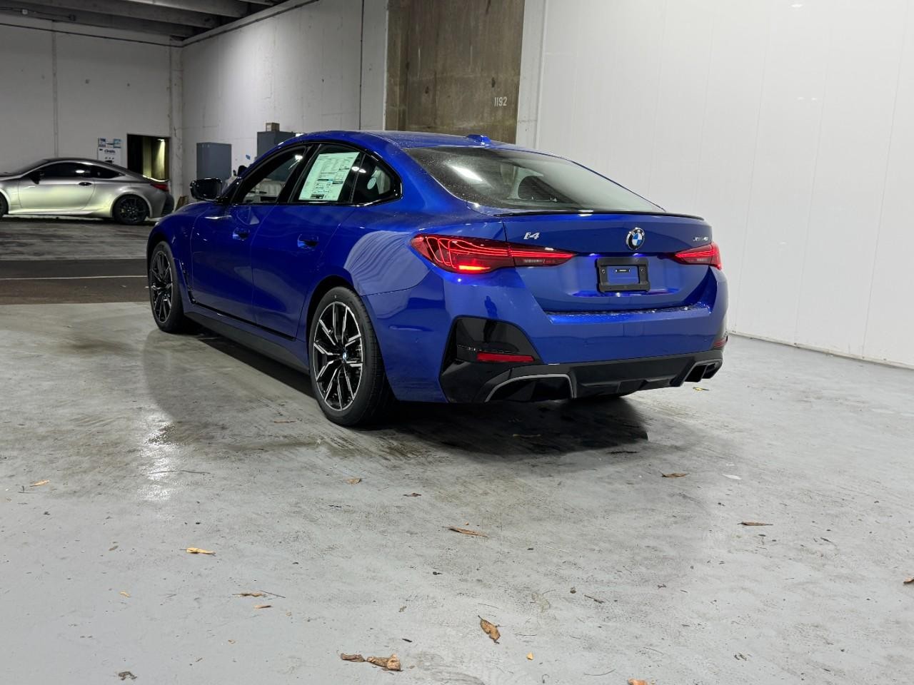 BMW i4 Vehicle Full-screen Gallery Image 3