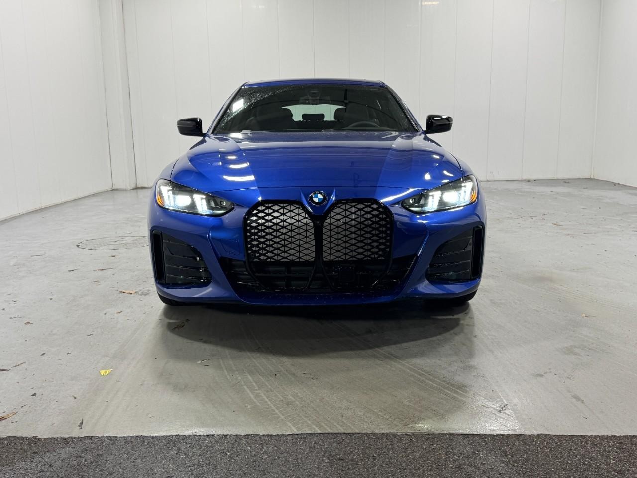 BMW i4 Vehicle Full-screen Gallery Image 7