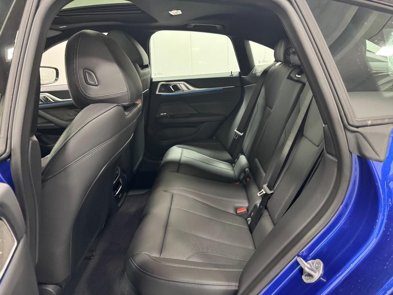 BMW i4 Vehicle Full-screen Gallery Image 8