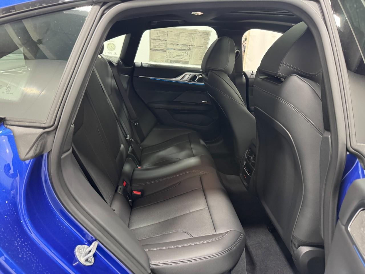 BMW i4 Vehicle Full-screen Gallery Image 10