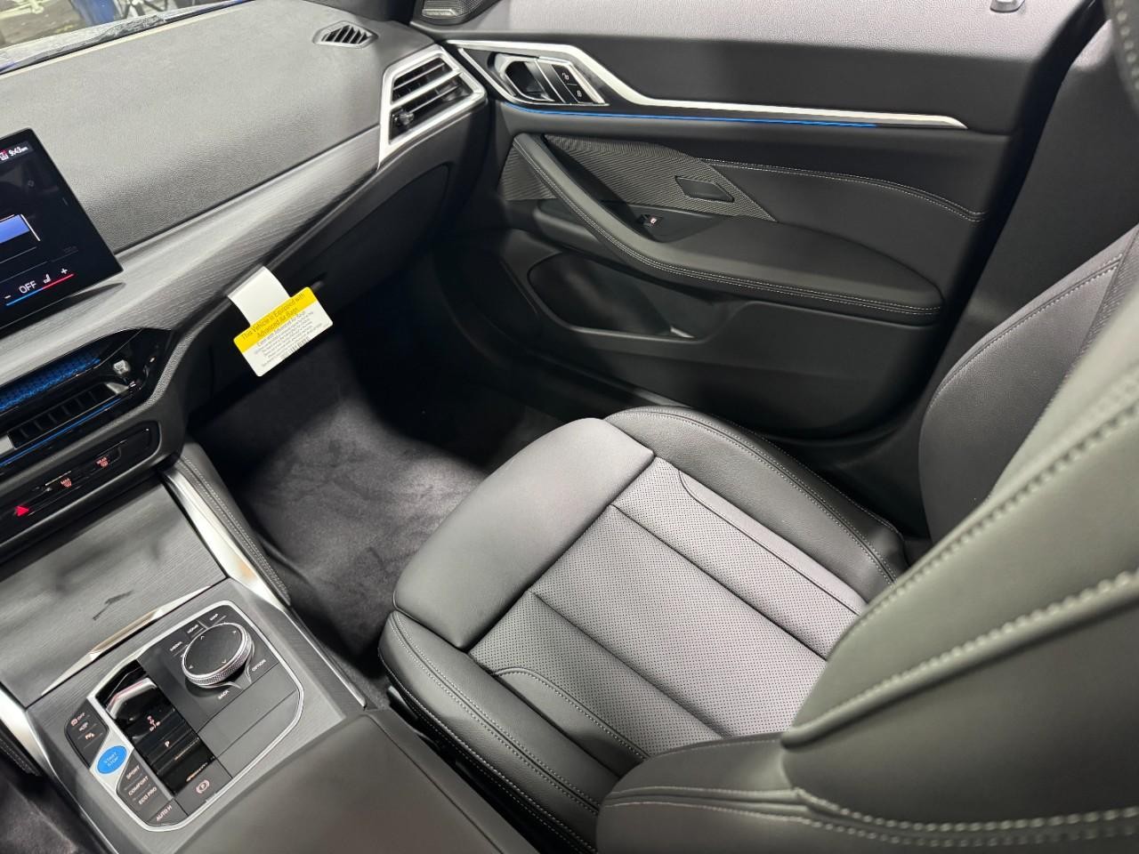 BMW i4 Vehicle Full-screen Gallery Image 17