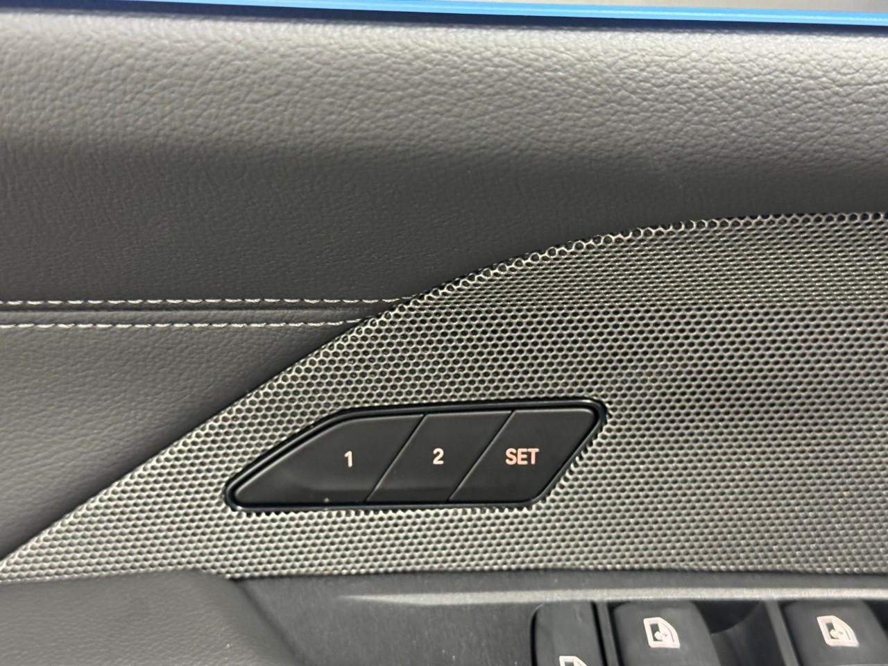 BMW i4 Vehicle Full-screen Gallery Image 25
