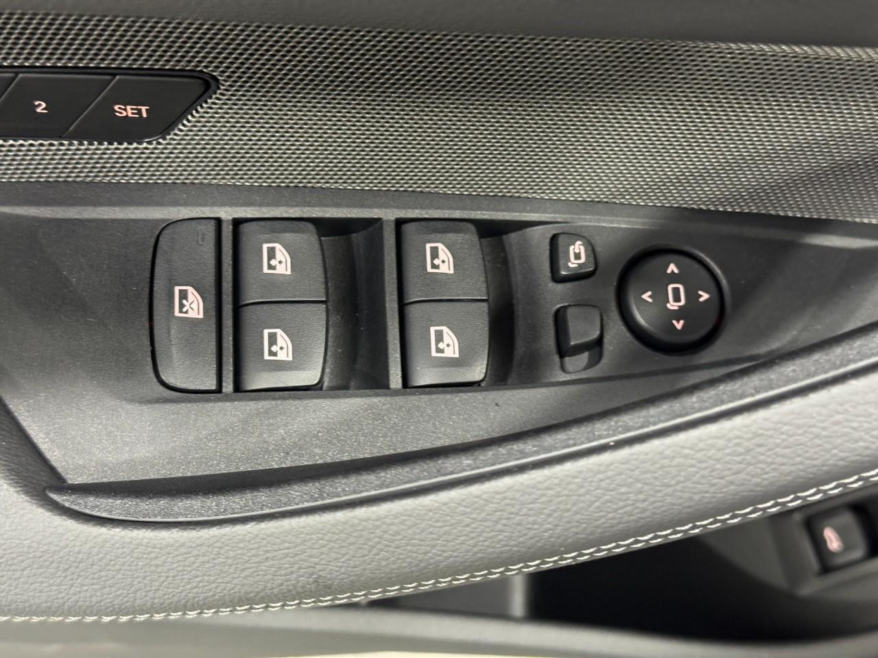 BMW i4 Vehicle Full-screen Gallery Image 26