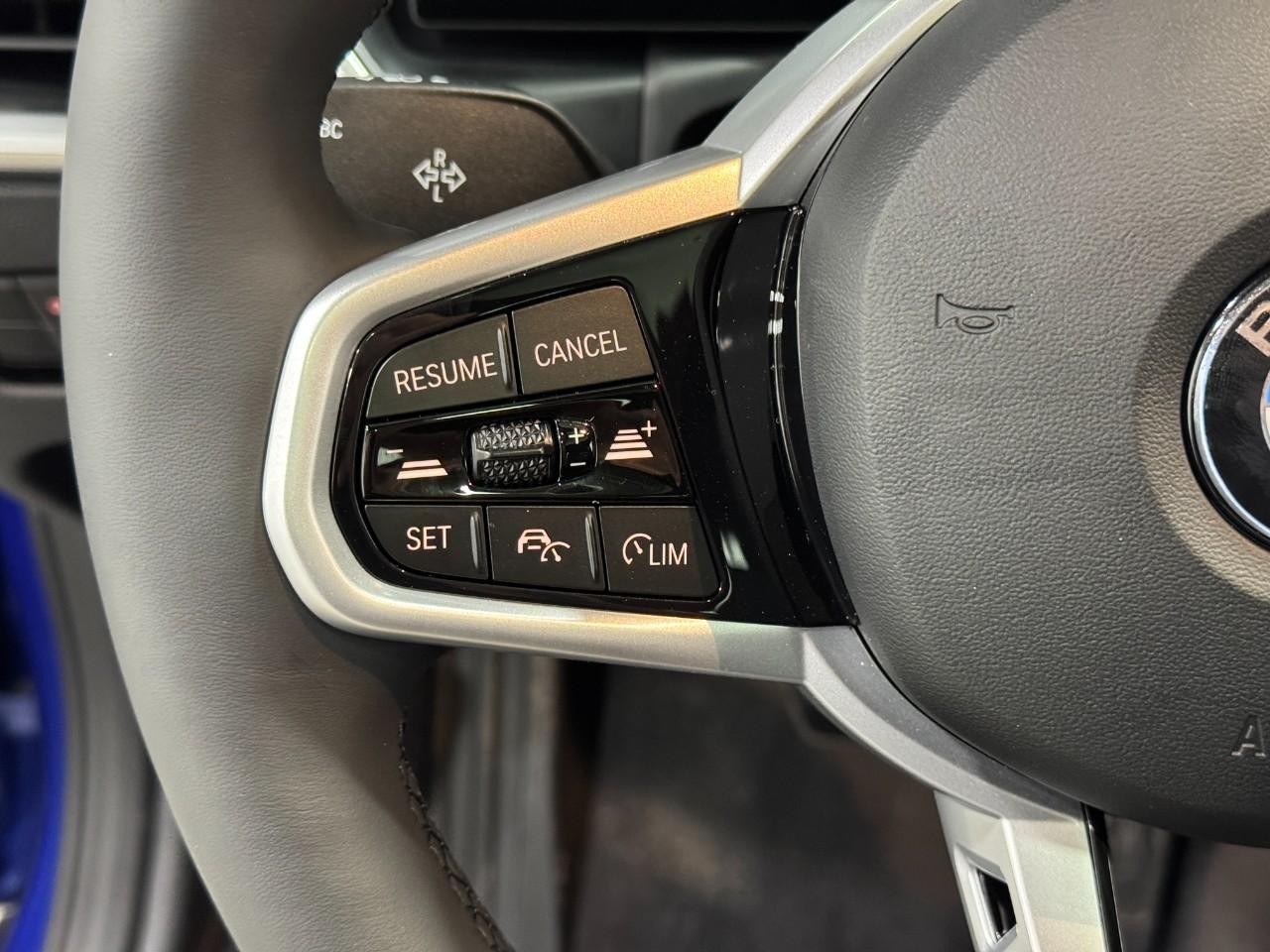 BMW i4 Vehicle Full-screen Gallery Image 32