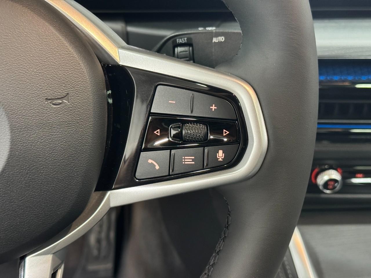 BMW i4 Vehicle Full-screen Gallery Image 33