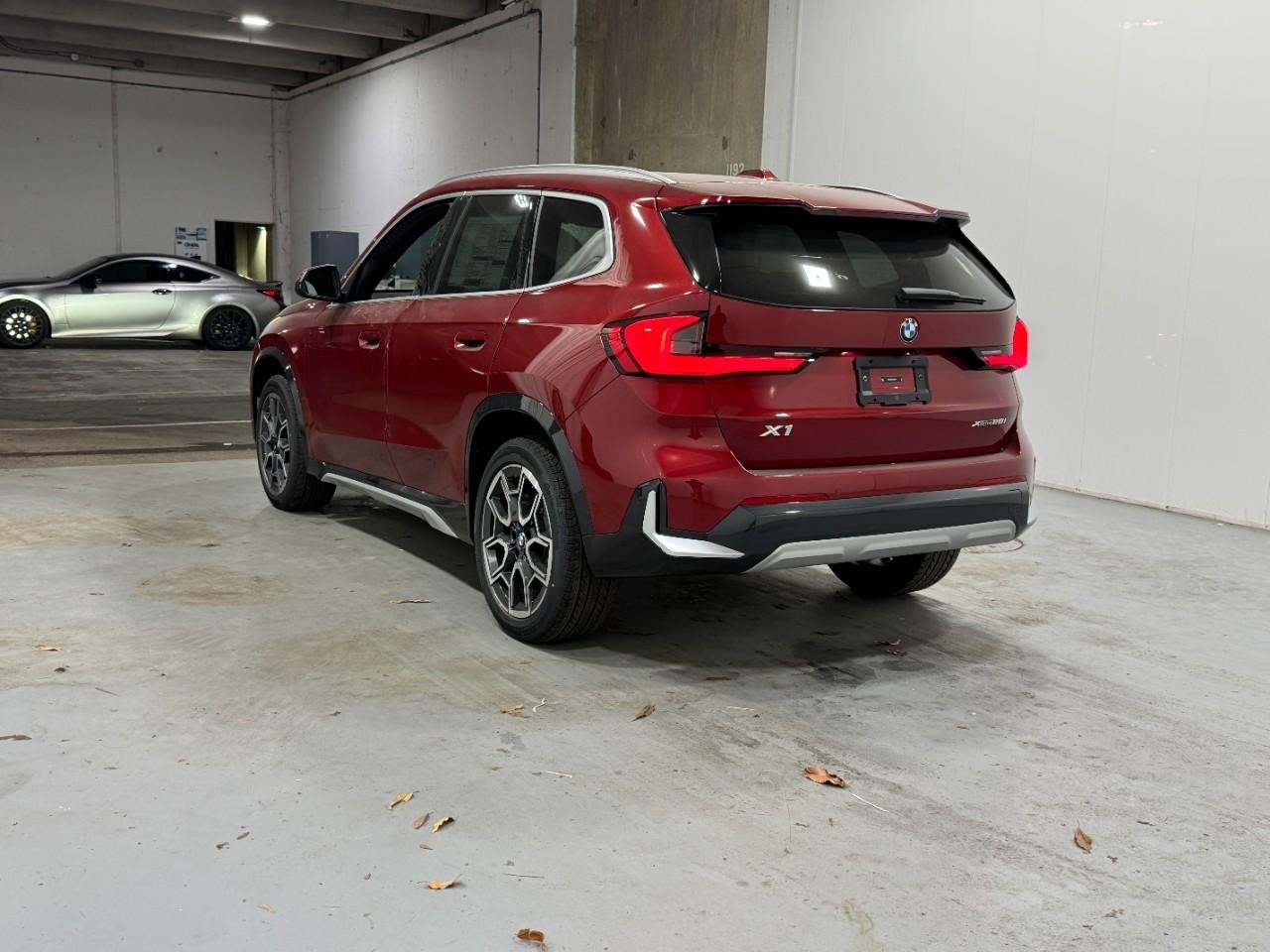 BMW X1 Vehicle Full-screen Gallery Image 3
