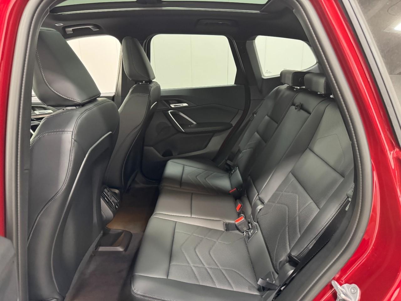 BMW X1 Vehicle Full-screen Gallery Image 8