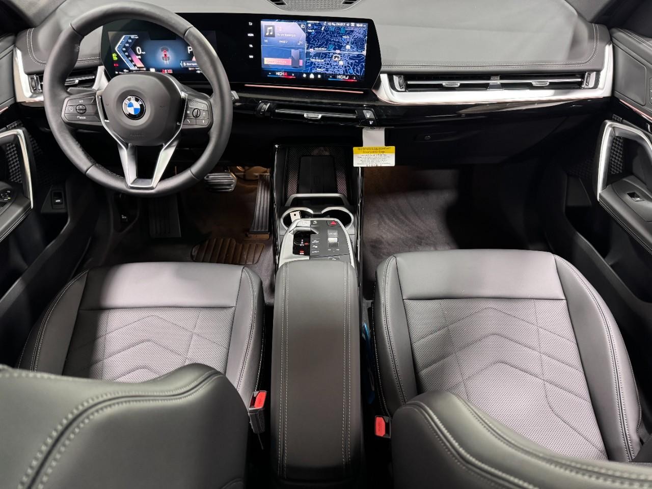 BMW X1 Vehicle Full-screen Gallery Image 12