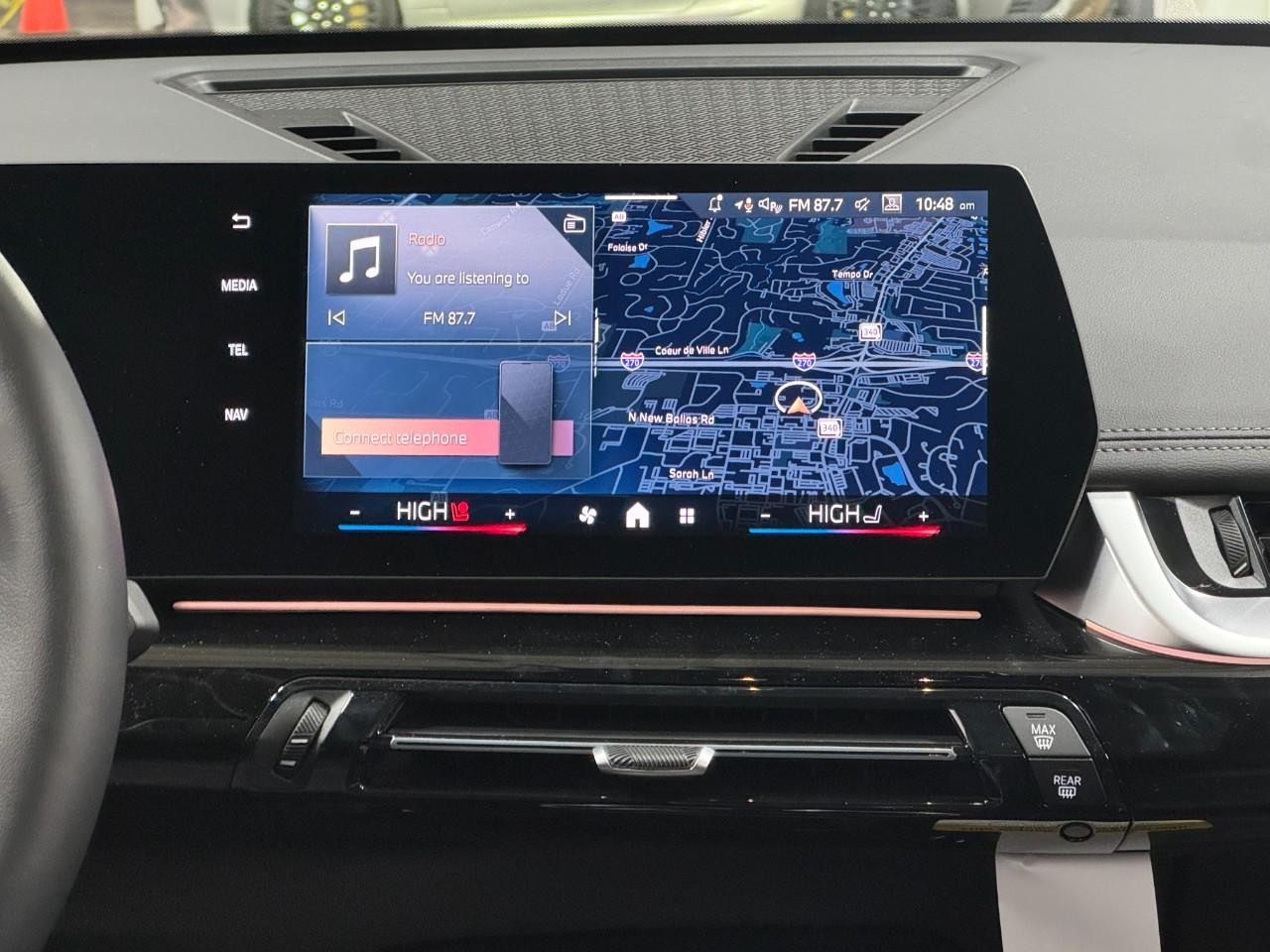 BMW X1 Vehicle Full-screen Gallery Image 14