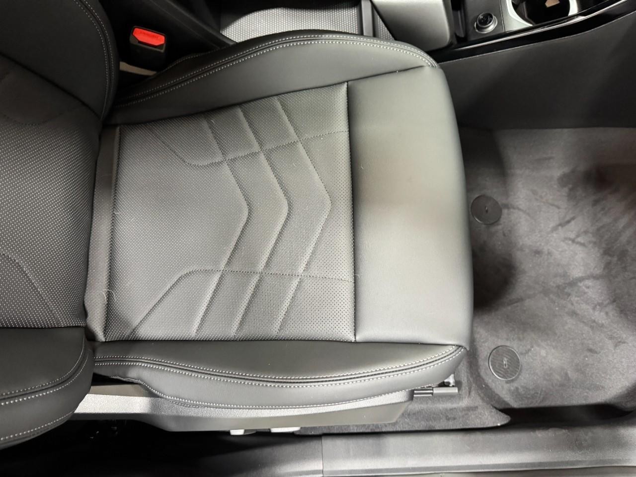 BMW X1 Vehicle Full-screen Gallery Image 18